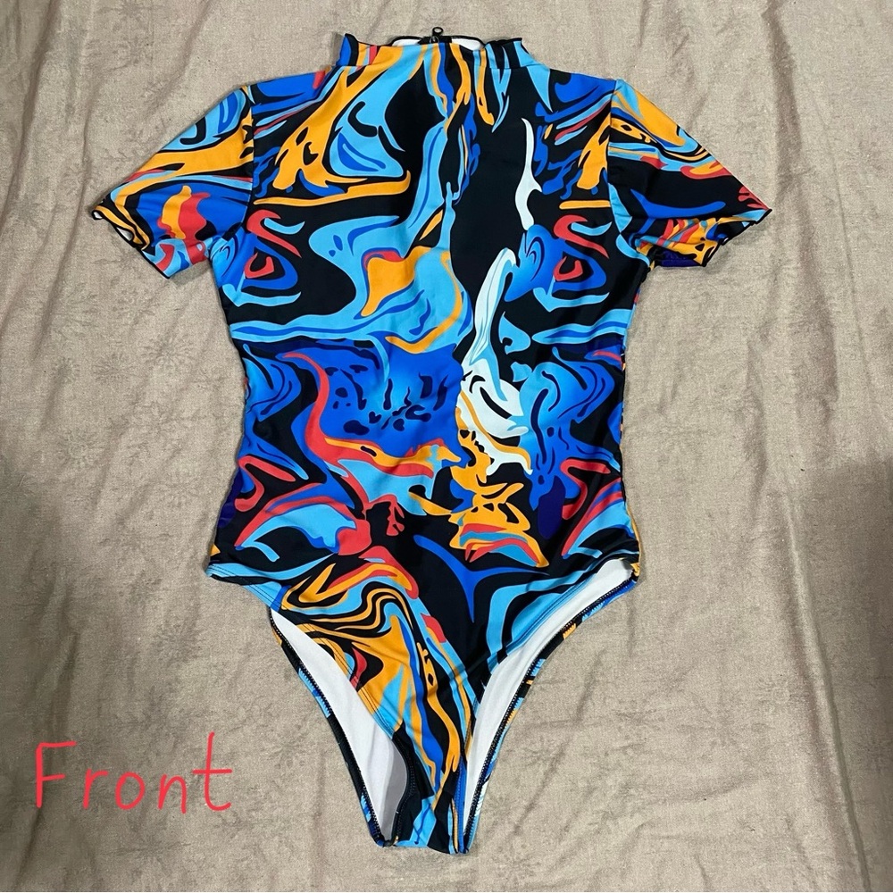 Swimsuit with short sleeves